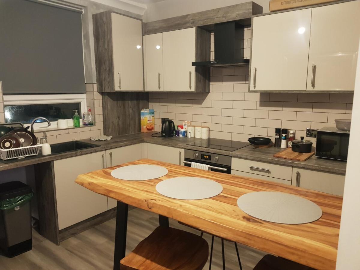 Highfields Living - All Rooms Ensuite- Free Wifi- Free Local Parking Sheffield Exterior photo